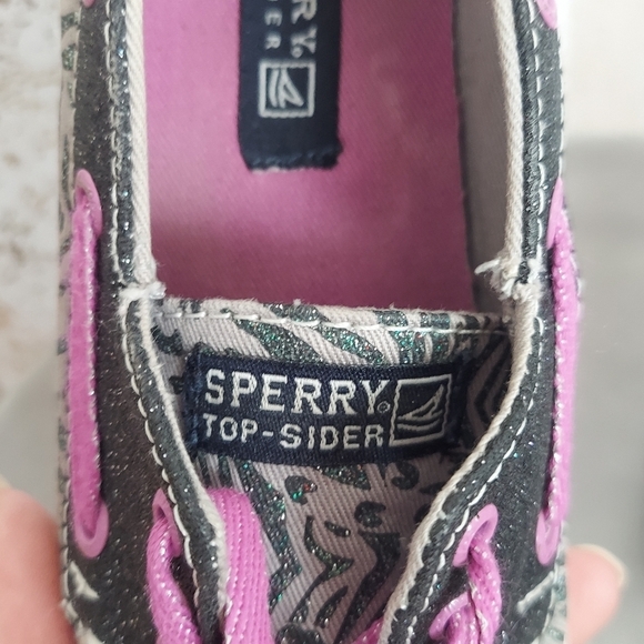 SPERRY Girls Top Side Cruiser Sparkly Finish in a Zebra Grey Pink Colorway Sz 2 - Picture 6 of 10